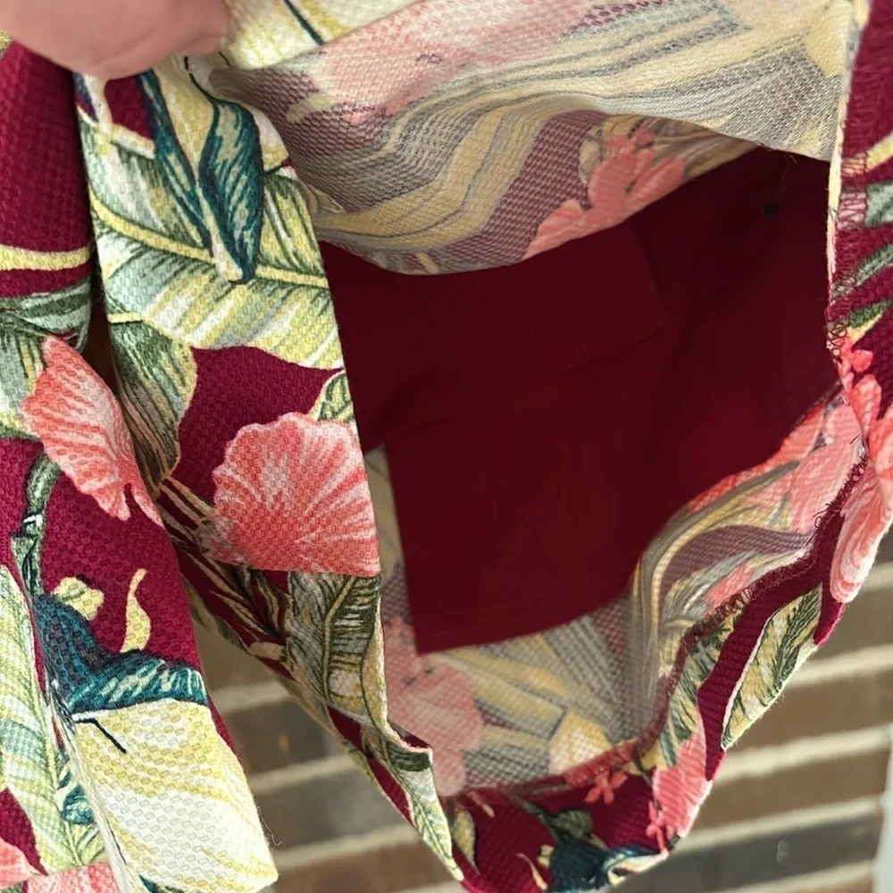 Women’s Ann Taylor, The Sailor Short, Red Tropical, Size 8‎